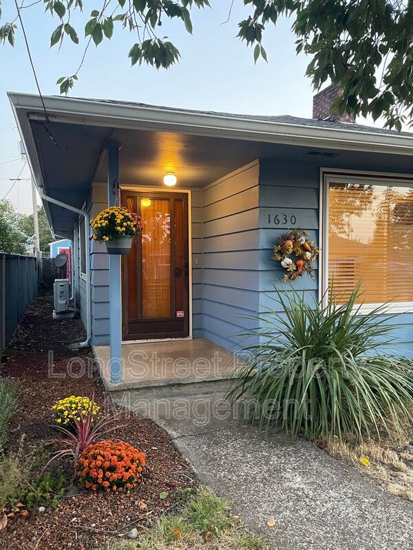 Building Photo - 1630 SW 15th Ave