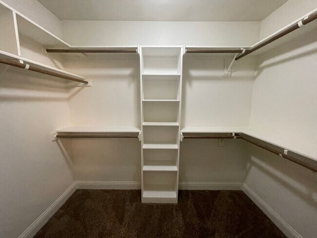 Foto del edificio - FREE RENT $$$ 3/2.5 Townhome w/ STUNNING O...