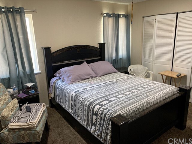 Foto del edificio - 16850 Village Ln
