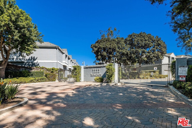 Building Photo - 5632 Canterbury Dr