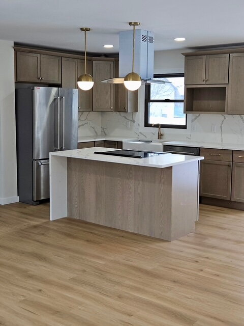 Building Photo - 634 Main St