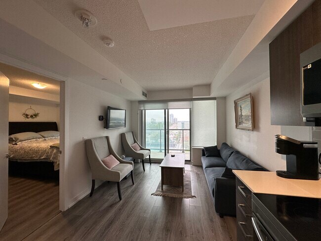 Photo du bâtiment - 801-1480 Bayly Street Pickering ON