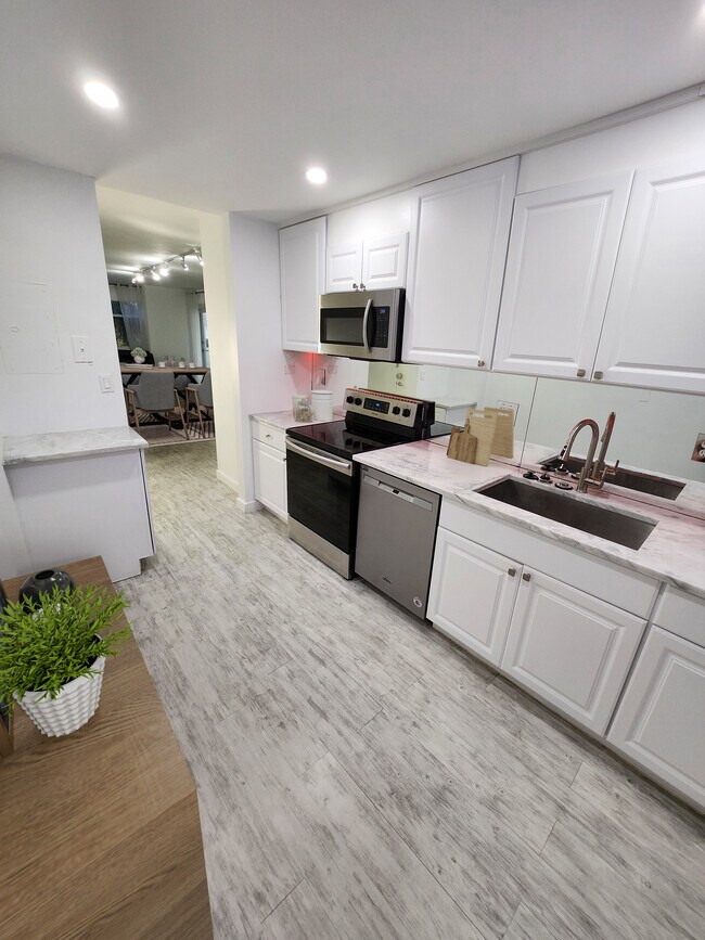 Building Photo - 3001 S Ocean Dr