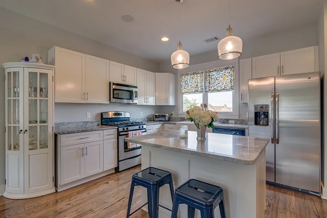 Kitchen - 619 Chesterfield Way