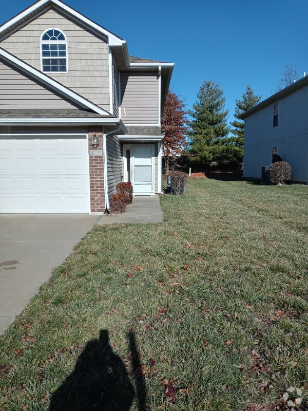 The Meadows At Chapman Farms Apartments for Rent with Parking Blue