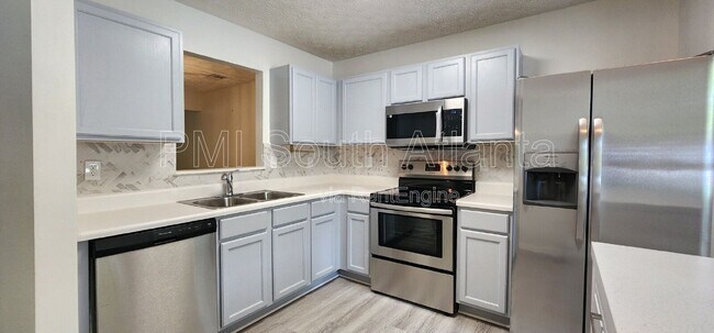 Foto del edificio - 3021 Waldrop Cir