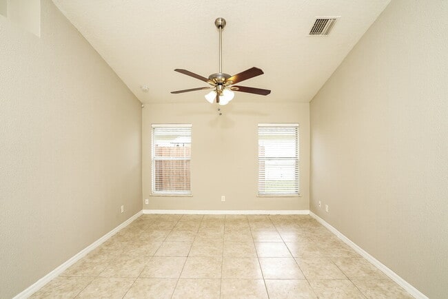 Building Photo - 1535 18th Ave SW