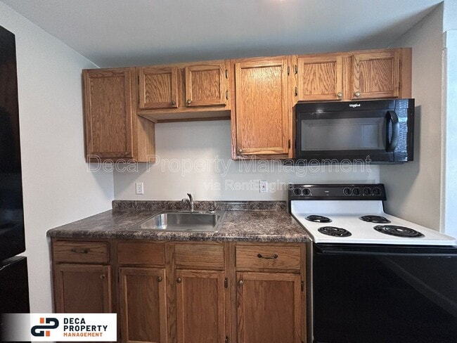 Building Photo - 4930 Tiemann Ave