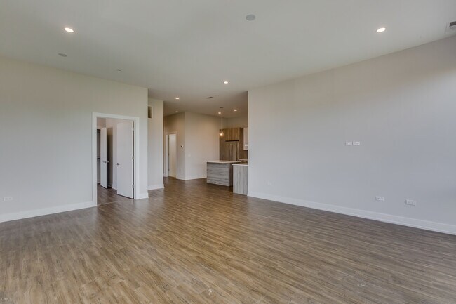 Foto del edificio - 1023 N Ashland Ave