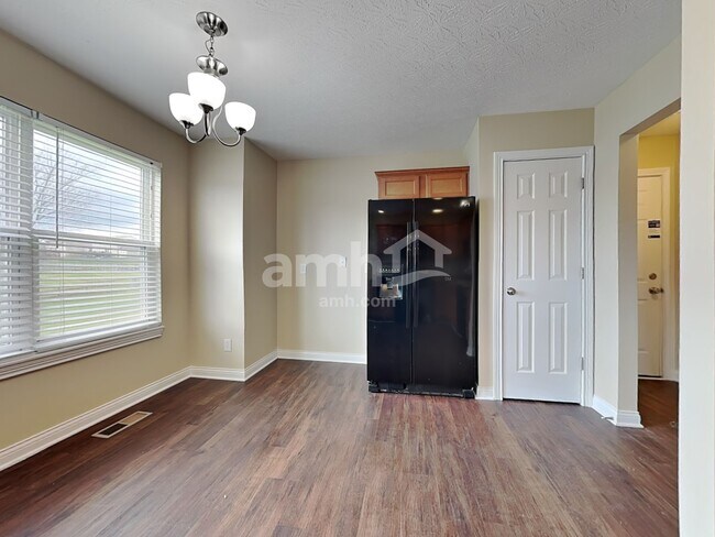 Foto del edificio - 8133 Darlene Ter