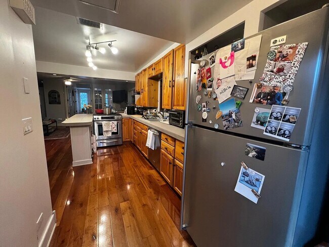 Foto del edificio - 2128 N Hoyne Ave