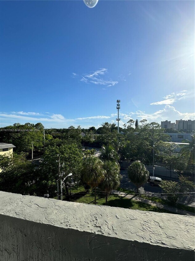 Building Photo - 7801 NE 4th Ct