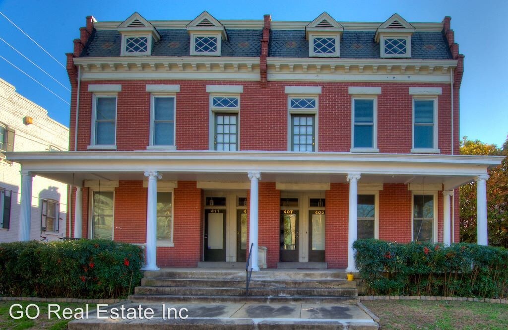 Primary Photo - 405 N Davis Ave