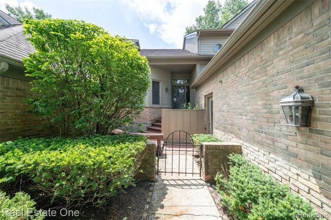 Building Photo - 37412 Legends Trail Dr