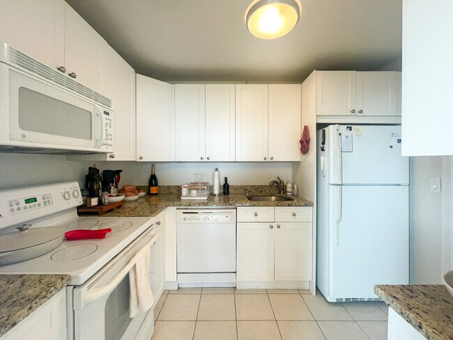 Building Photo - 1850 N Clark St