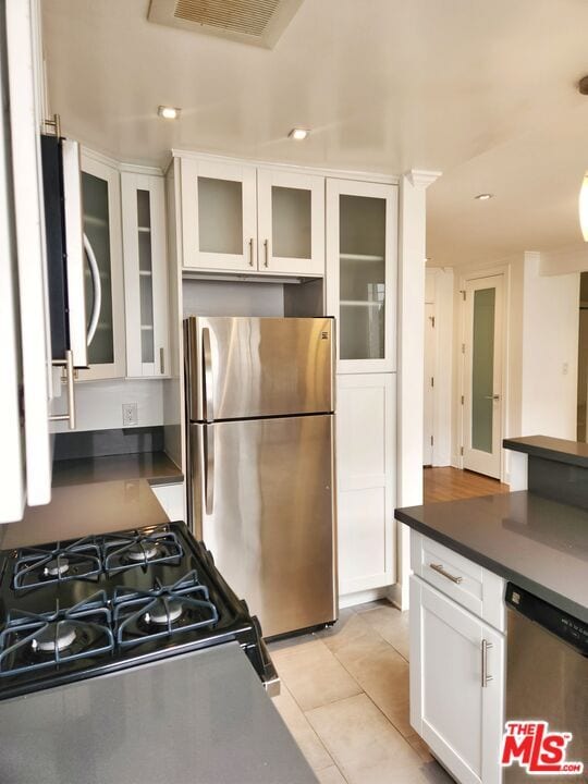 Building Photo - 136 San Vicente Blvd