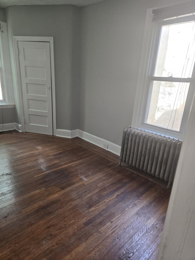 Building Photo - 1049 S 54th St
