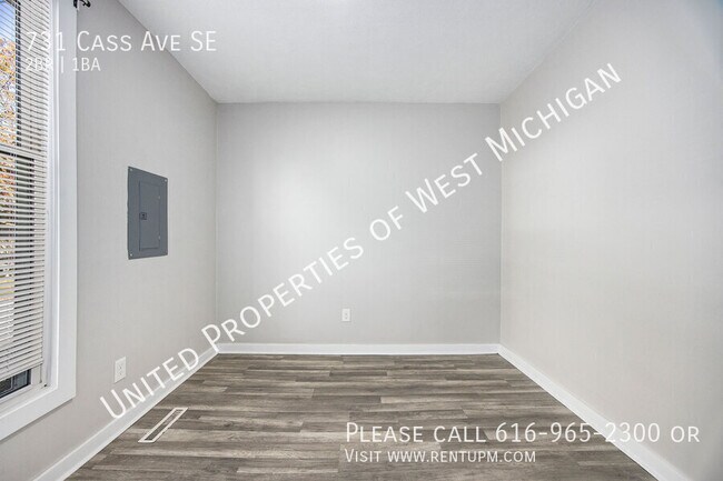 Building Photo - Available Now | 2 Bedroom 1 Bath Home in t...