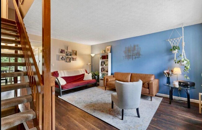 Foto del edificio - 920 Charnwood Ln