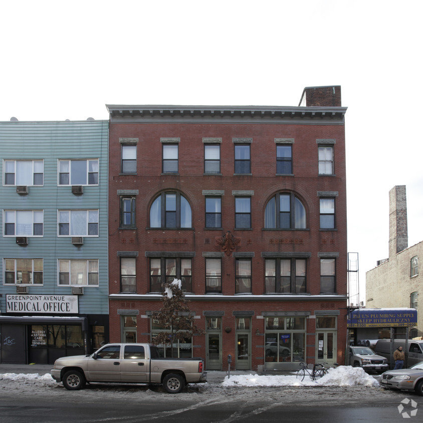 Foto del edificio - 132 Greenpoint Ave