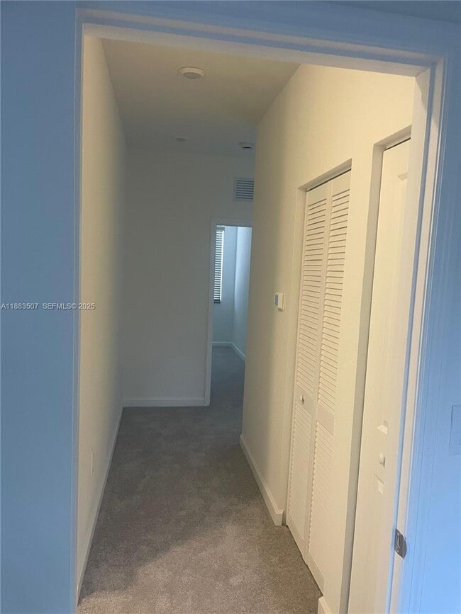 Building Photo - 204 10th Ct