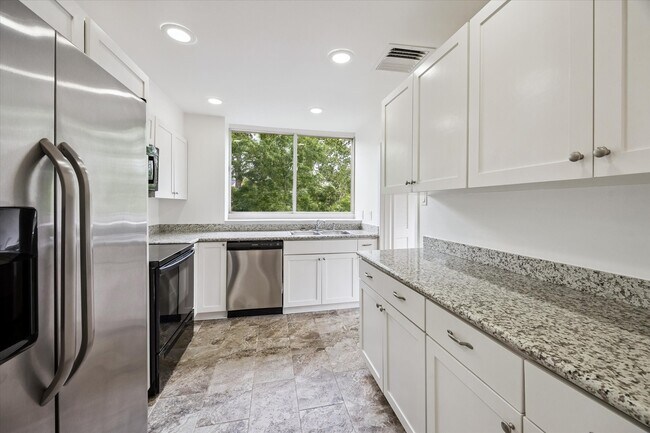 Foto del edificio - 49 Briar Hollow Ln