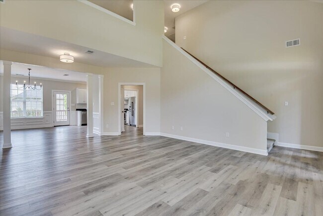 Building Photo - 614 Ventana Dr