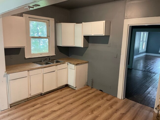 Building Photo - Remodeled From Top To Bottom