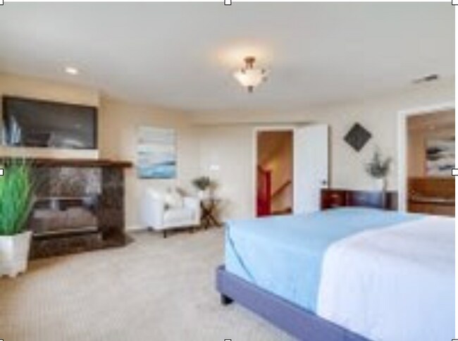 Building Photo - 2475 Silverstrand Ave