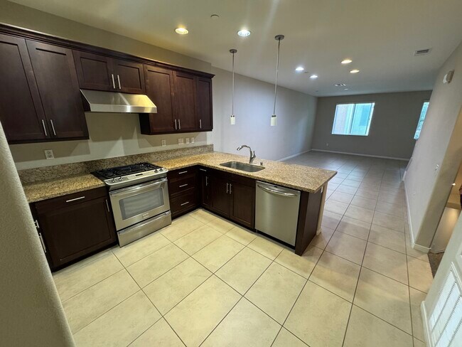 Foto del edificio - 1578 W Artesia Sq