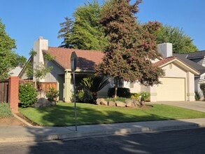 Building Photo - 9497 N Sharon Ave