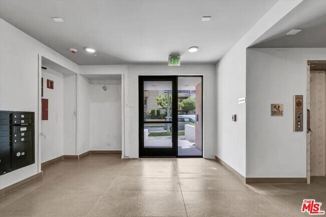 Foto del edificio - 8867 Alcott St