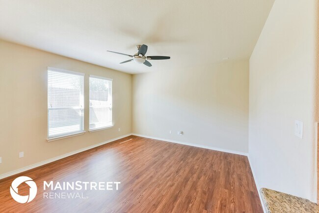 Foto del edificio - 128 Creek Terrace Dr