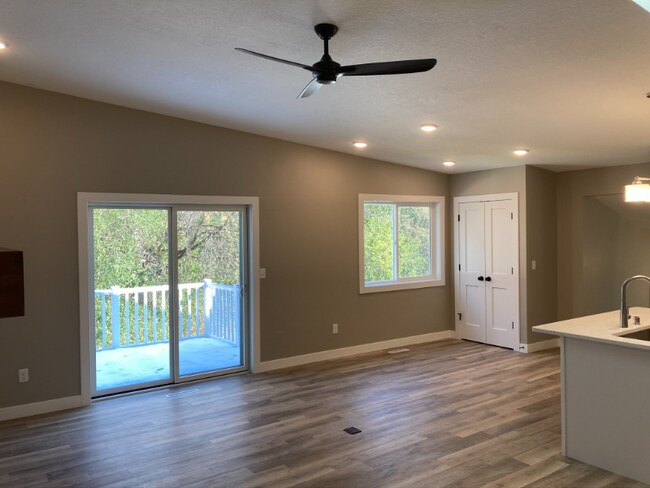 Building Photo - 5531 Pompano Dr