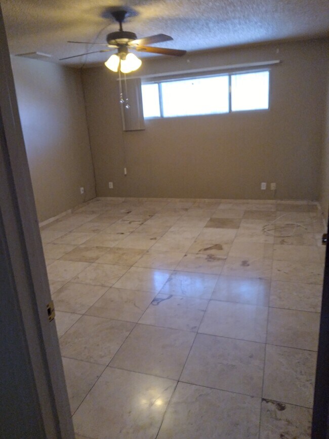 LARGE BEDROOMS - 6734 N 19th St