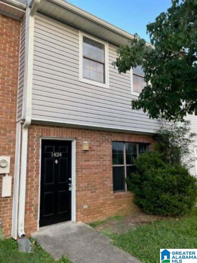 Primary Photo - 1424 Applegate Dr