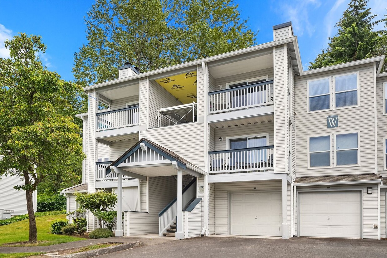 Primary Photo - Completely Remodeled Top-Floor Unit in Fed...