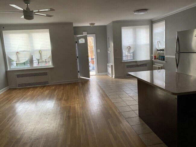 Foto del edificio - 1741 E 27th St