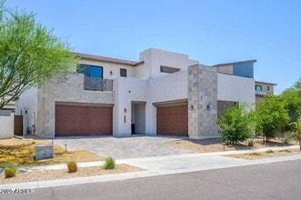 Building Photo - 1221 E Paseo Way