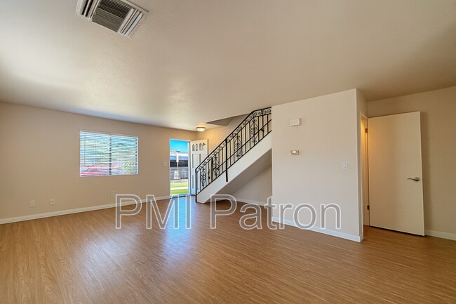 Foto del edificio - 10784 Pine St