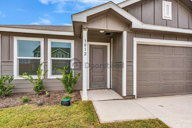 Foto del edificio - 3012 Yellow Pine Ave