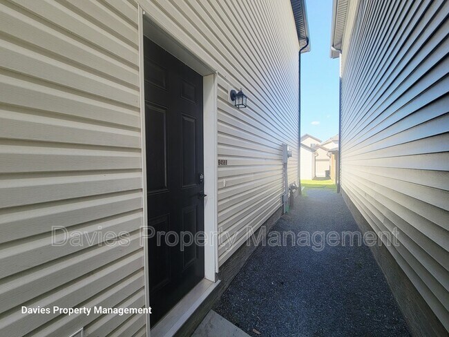 Photo du bâtiment - 9456 Colak Ln SW