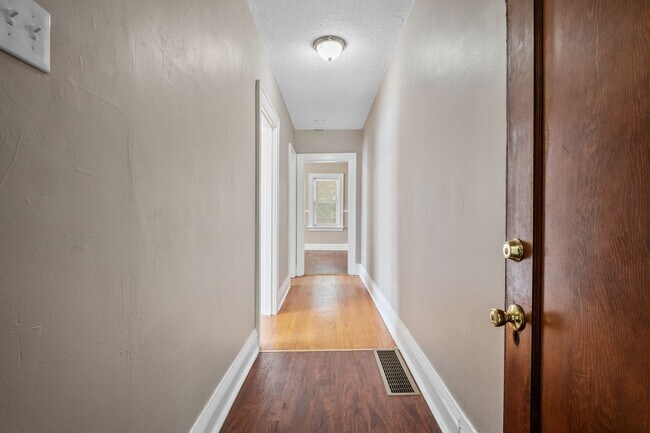 Building Photo - 4958 Walsh St