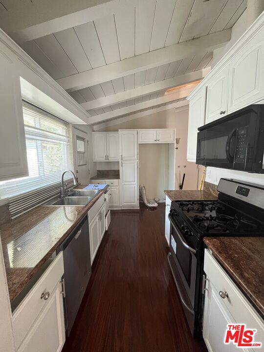 Building Photo - 8227 Lindley Ave