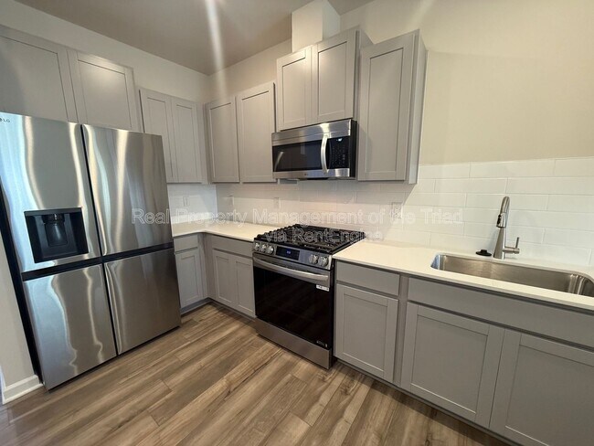 Foto del edificio - 3155 Fall Hls Dr