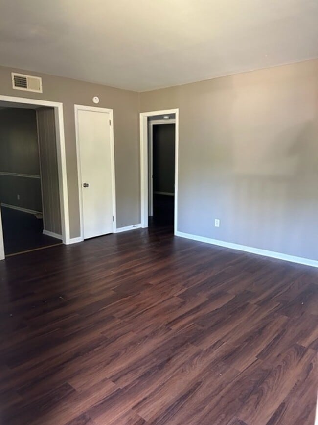 Building Photo - COMING SOON! MOVE IN SPECIAL- $0 SECURITY ...