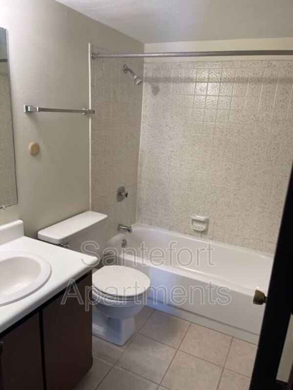 Foto del edificio - 5300 Haymeadow Ln