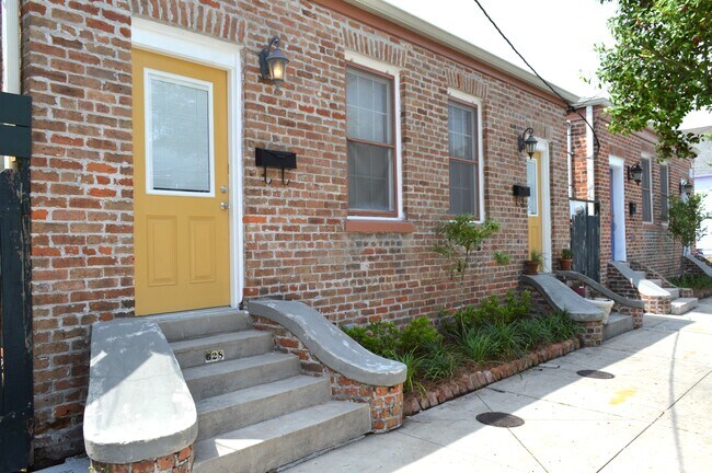 Building Photo - 628 Saint Ferdinand St
