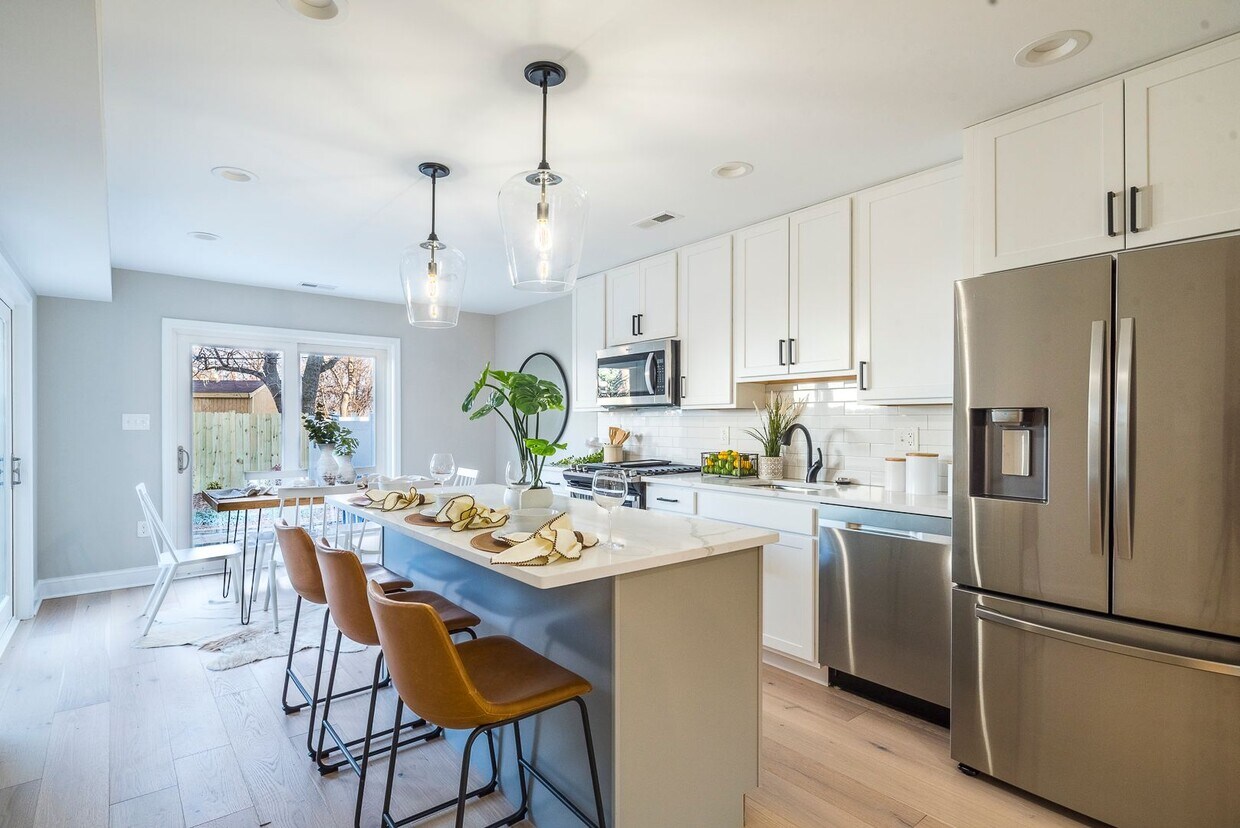 Primary Photo - Natural-Light Stunner Near Eastern Market ...