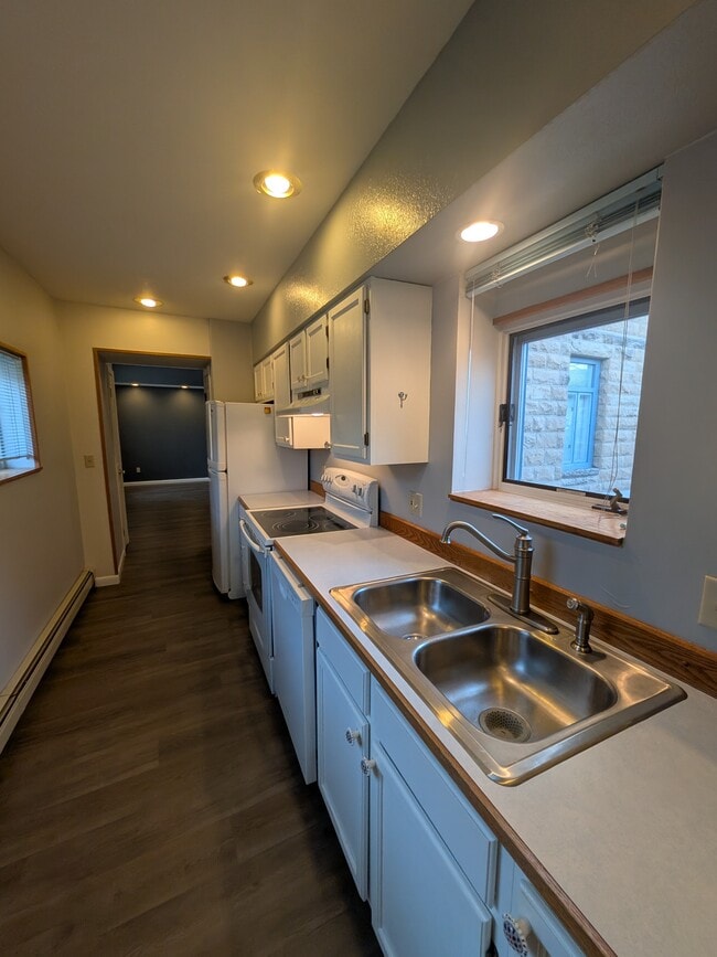 Building Photo - 1000 Fountain Terrace Dr